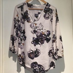 Violet & Claire Lavender Floral Blouse Sz Medium